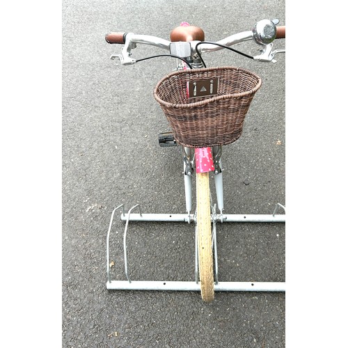 100A - Girls Pendleton Hanberry bike, over all good condition