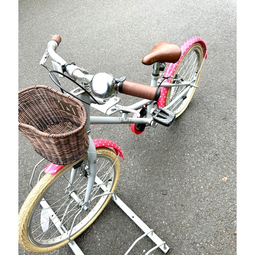 100A - Girls Pendleton Hanberry bike, over all good condition