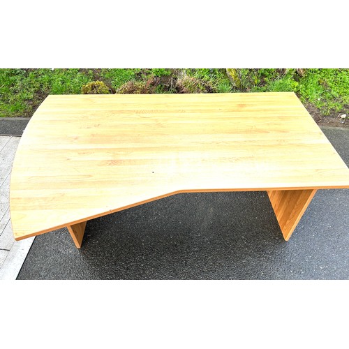 424 - Large corner desk, approximate measurements: Height 29 inches, Width 63.5 inches, Depth 39.5 inches