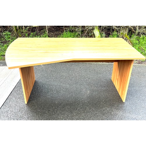 424 - Large corner desk, approximate measurements: Height 29 inches, Width 63.5 inches, Depth 39.5 inches