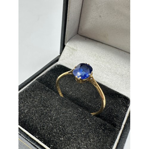 442 - 18ct Gold Synthetic Sapphire Ring (1.5g), unmarked but xrf tested