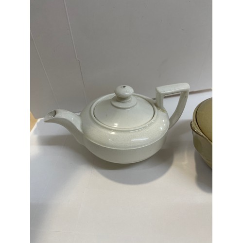 20 - Small Georgian Wedgwood Drab ware teapot and Drab ware lidded bowl