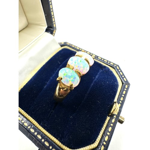 210 - 9ct gold opal  ring (3.9g)