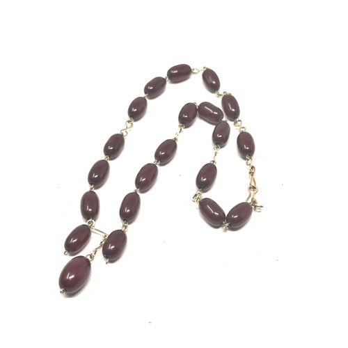 430 - A Small Bakelite Bead Necklace With Internal Streaking (18g)