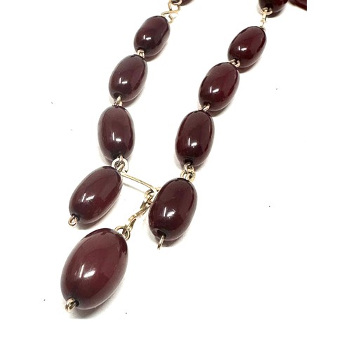 430 - A Small Bakelite Bead Necklace With Internal Streaking (18g)