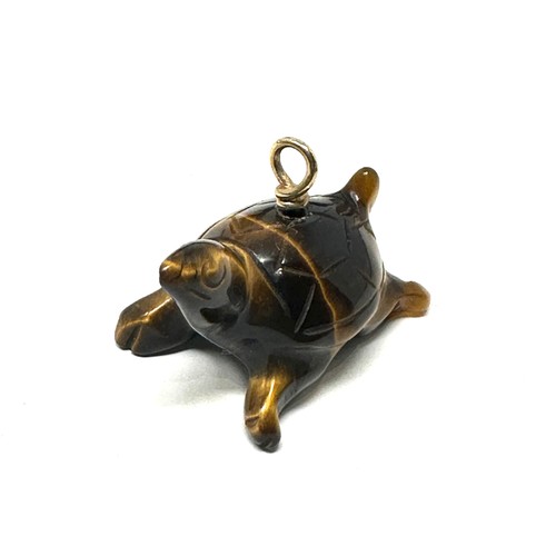 240 - 9ct gold bail tiger's eye turtle pendant (2g)