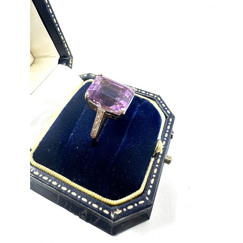 219 - 9ct gold amethyst  ring (5.1g)