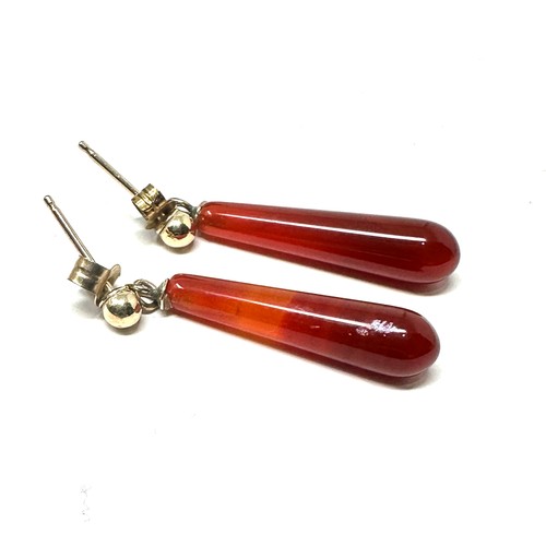 226 - 9ct gold carnelian drop earrings (1.4g)