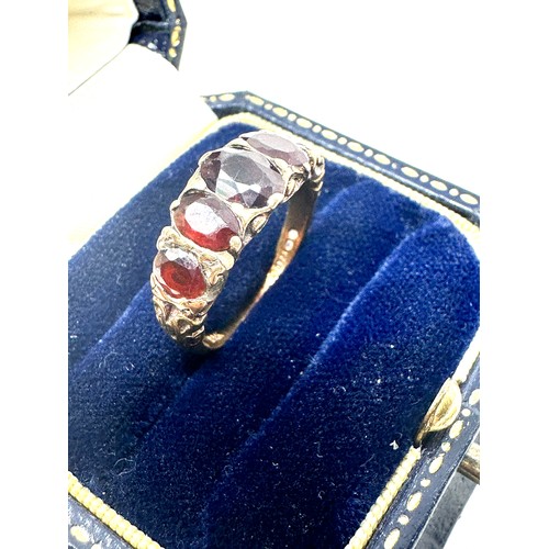 289 - 9ct gold garnet five stone ring (3.2g)