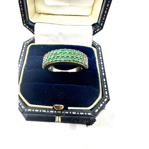 101 - 9ct gold emerald ring (3.5g)