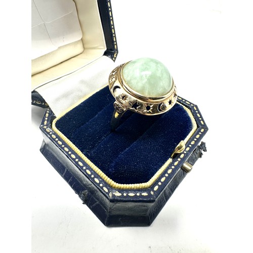 140 - 9ct gold vintage jade ring (5.4g)