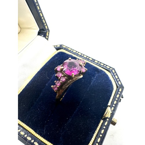 215 - 9ct gold garnet  ring (3.3g)