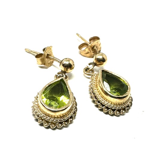 251 - 9ct gold peridot drop earrings (1.9g)