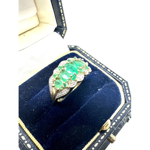 252 - 9ct gold diamond & emerald ring (3g)