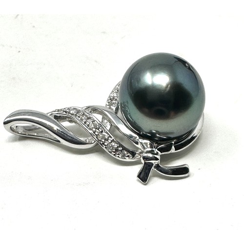 173 - 9ct white gold cultured  pearl & diamond pendant (5g)