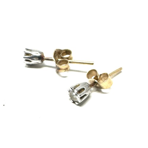 129 - 9ct gold diamond stud earrings (0.5g)