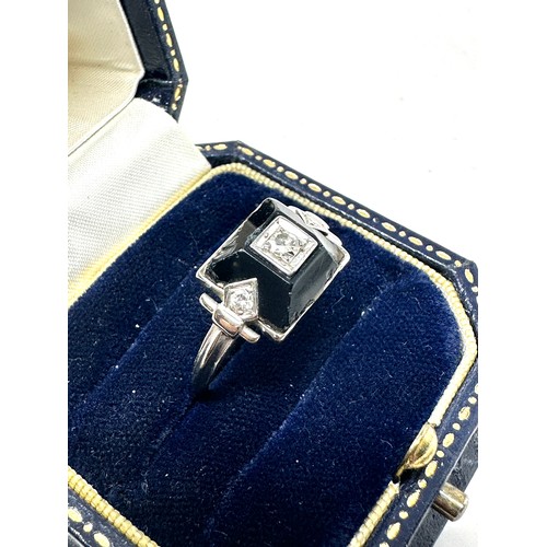 133 - 14ct white gold diamond and onyx dress ring (3.3g)