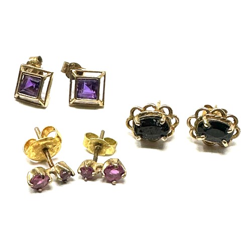 113 - 3 x 9ct gold paired gemstone earrings inc. amethyst, sapphire & ruby (2.6g)