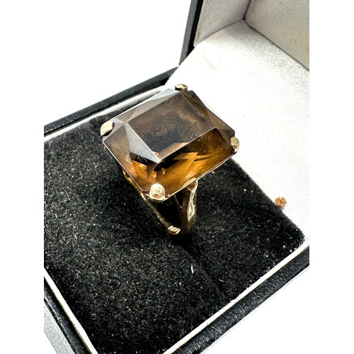 296 - 9ct yellow gold vintage smokey quartz ring (6g)