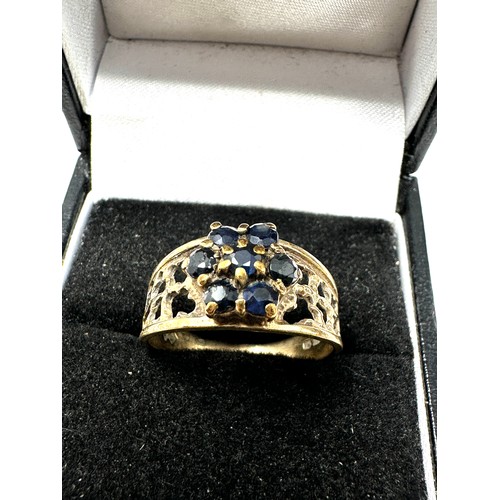 94 - 9ct gold sapphire ring (3.6g)