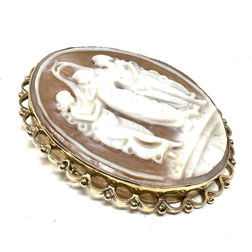 85 - Vintage 9ct gold 3 graces cameo pendant brooch measures approx 4.5cm by 3.5cm weight 9.7g