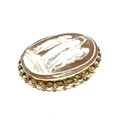 85 - Vintage 9ct gold 3 graces cameo pendant brooch measures approx 4.5cm by 3.5cm weight 9.7g