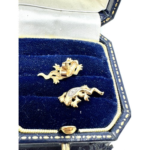 344 - 9ct gold diamond set lizard stud earrings (1.4g)