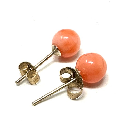 167 - 9ct gold coral stud earrings (0.4g)