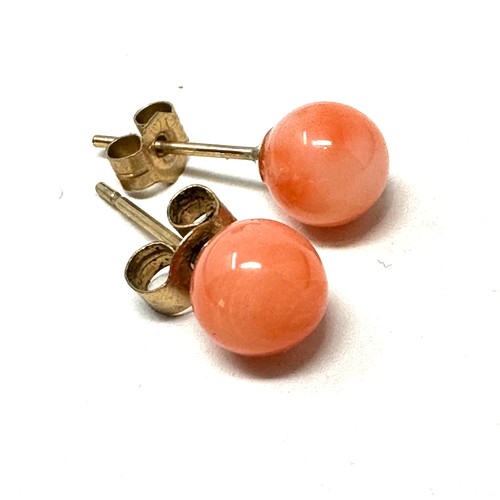 167 - 9ct gold coral stud earrings (0.4g)