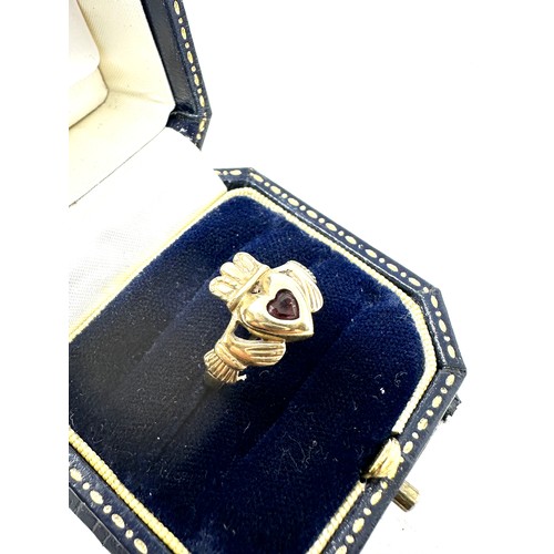 182 - 9ct gold garnet heart claddagh style ring (2.2g)