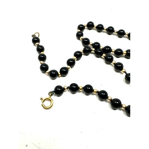 207 - 9ct gold onyx beaded necklace 7.5g)