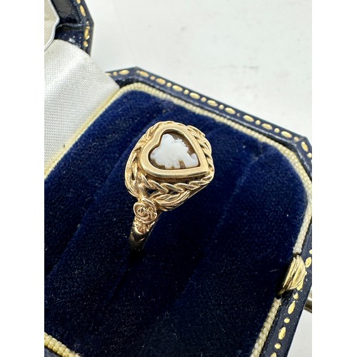 217 - 9ct gold heart shell cameo dress ring (2g)