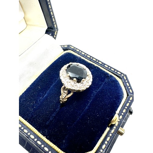 202 - 9ct gold diamond & sapphire ring (3.3g)