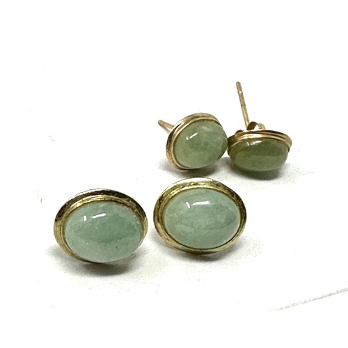 218 - 2 x 9ct gold paired jade stud earrings (3.6g)