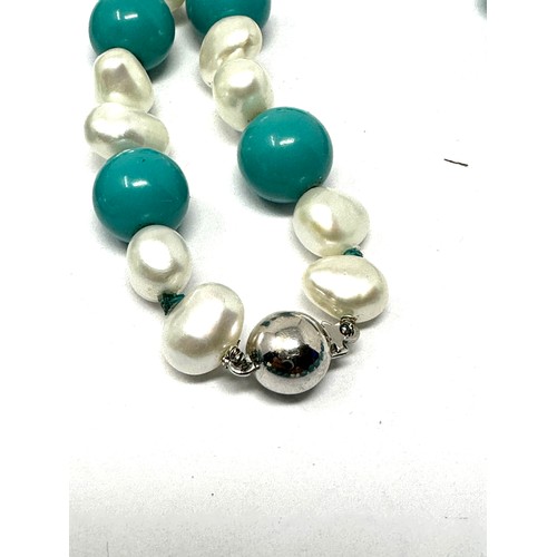 188 - 18ct white gold clasp cultured pearl & faux turquoise single strand necklace (56g)