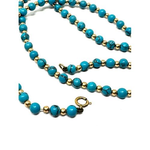 195 - 9ct gold dyed howlite beaded necklace (5.4g)