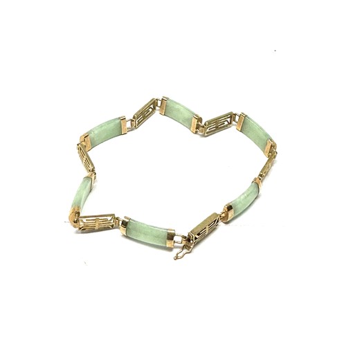 252 - 9ct gold jade panel bracelet (8.7g)