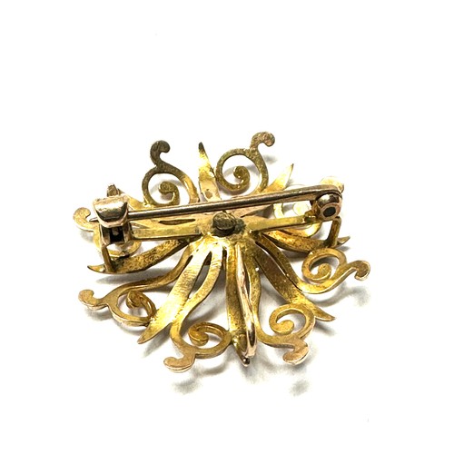 330 - 9ct gold diamond openwork floral brooch (2.6g)