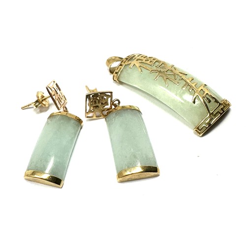 221 - 9ct gold jade drop earrings and pendant set (7.7g)