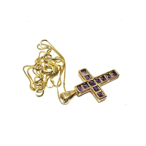 261 - 9ct gold amethyst cross pendant necklace (2.3g)