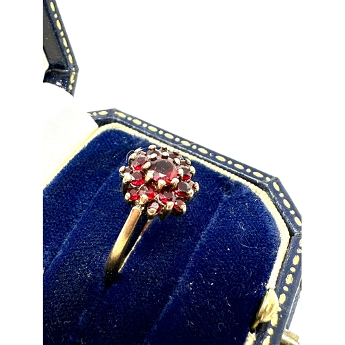 126 - 9ct gold garnet ring 2.9g