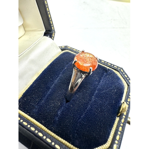 147 - 9ct white gold sunstone ring 3.7g