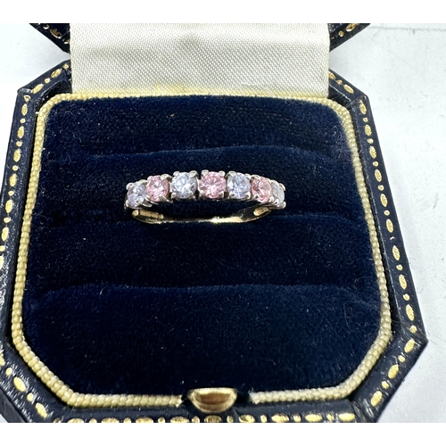 152 - 9ct gold blue & pink gemstone ring 1.3g