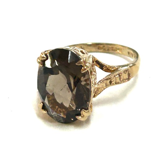 403 - Ladies hallmarked 9ct gold smokey quartz ring, approximate weight 3.6g, ring size K.