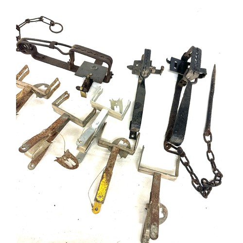 21 - Selection of vintage metal clamps and traps