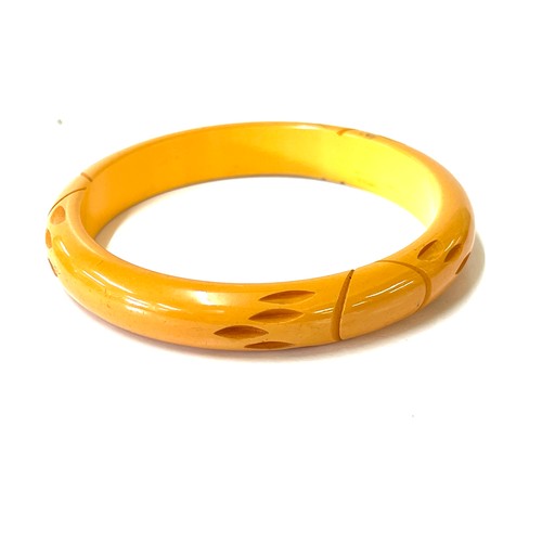 301 - Genuine tested butterscotch bakelite bracelet