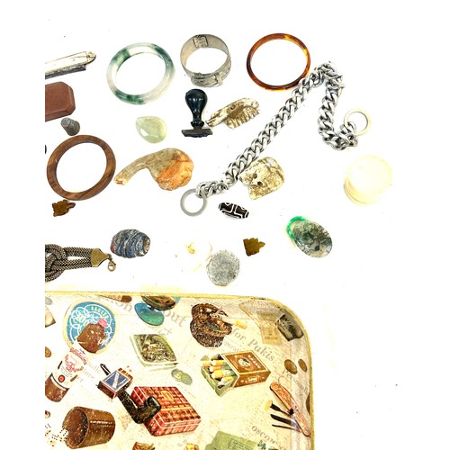 13 - Tray of collectable items includes bangles, razor blade etc