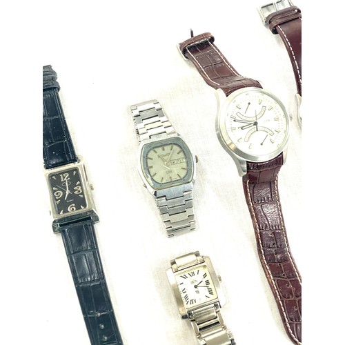 293 - Selection of vintage and later mens wrist watches inlcudes Jeep, Police etc