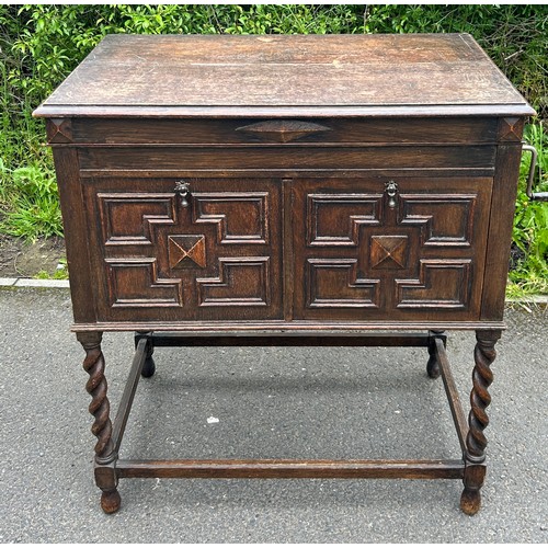 590 - Oak cabinet wind up gramophone, working order, approximate measurements: Height 35 inches, Length 31... 