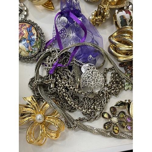 304 - Selection of assorted costume jewellery includes Charms, brooches, clip in earrings etc